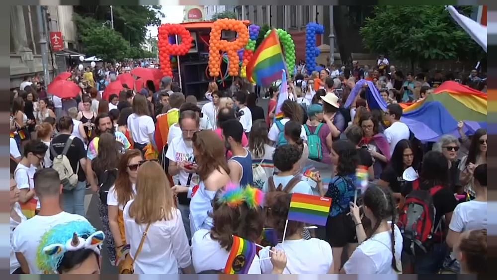 Радужные флаги в Бухаресте.