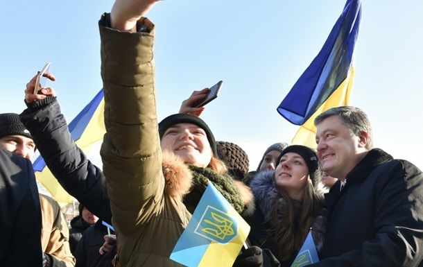 Порошенко назвал одесситов счастливыми людьми.
