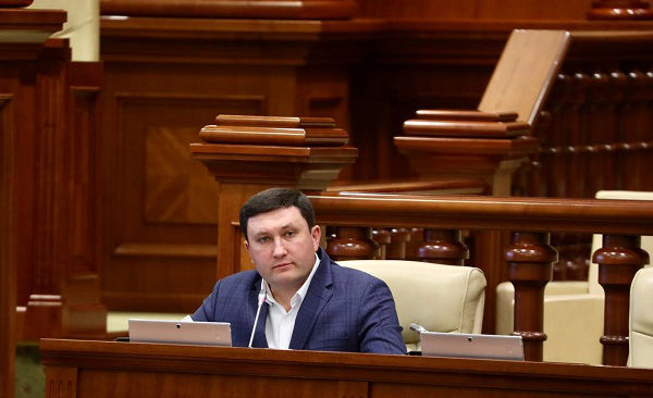 Односталко: Требуем заслушать руководство Минздрава из-за случаев COVID-19.