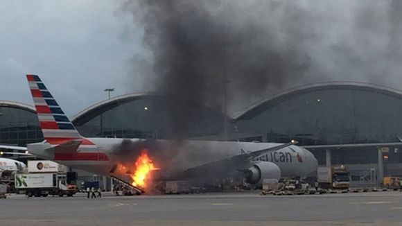 Un incendiu puternic a izbucnit în cala unui avion cu destinaţia Statele Unite, de la un bagaj.