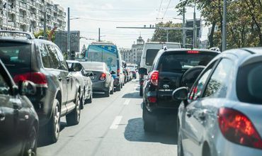 InfoTrafic 17:00: Flux majorat de transport. Străzi de evitat