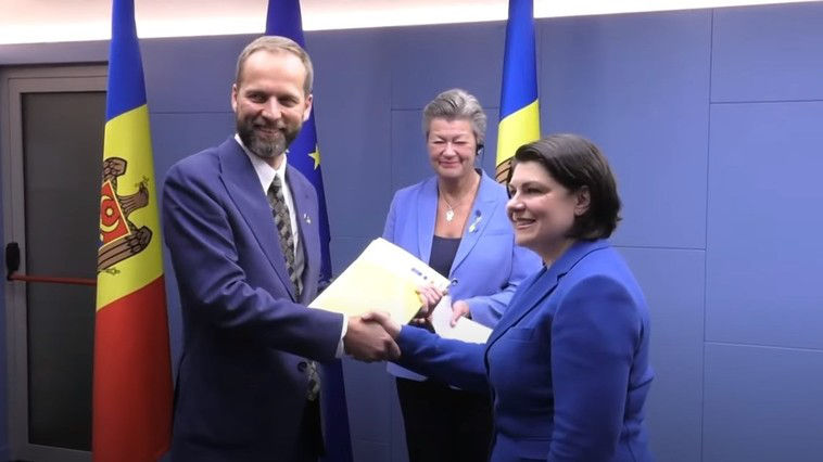 Молдова представила вторую часть анкеты на вступление в ЕС.