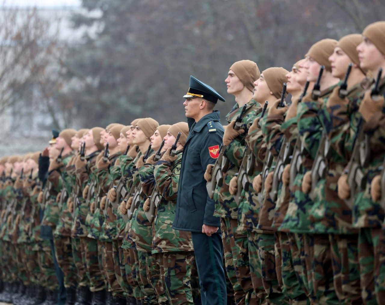 Zeci de soldați au depus astăzi jurământul militar.