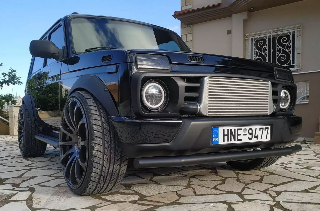 В Греции старую Lada Niva продают по цене нового BMW.