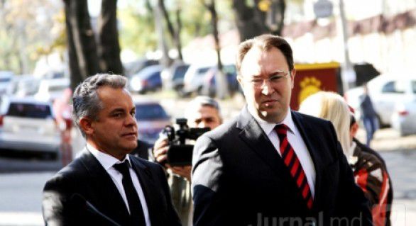 Bomba Tănase, detonată de con­troversatul oligarh, a spulberat toată scena politică de la Chi­și­nău, de la dreapta la stânga, de la proeuropeni la proruși.