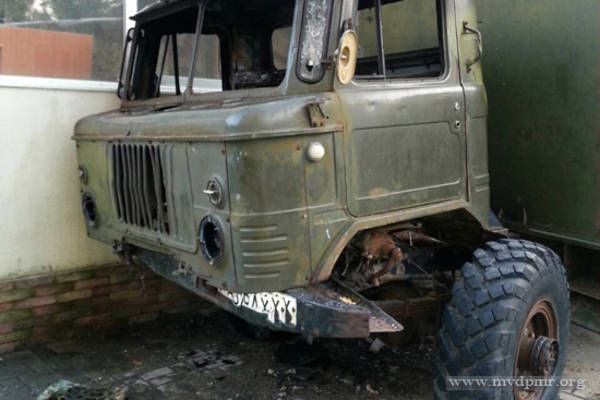 Причиной пожара стала детская шалость с огнем.