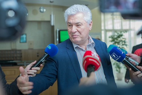 ПКРМ не принадлежит Воронину. Поэтому пришло время, уйти из партии.