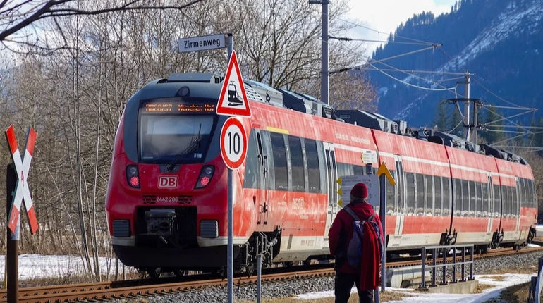 Reuters: Убыток немецкой железной дороги Deutsche Bahn вырос до 2,3 миллиардов евро.
