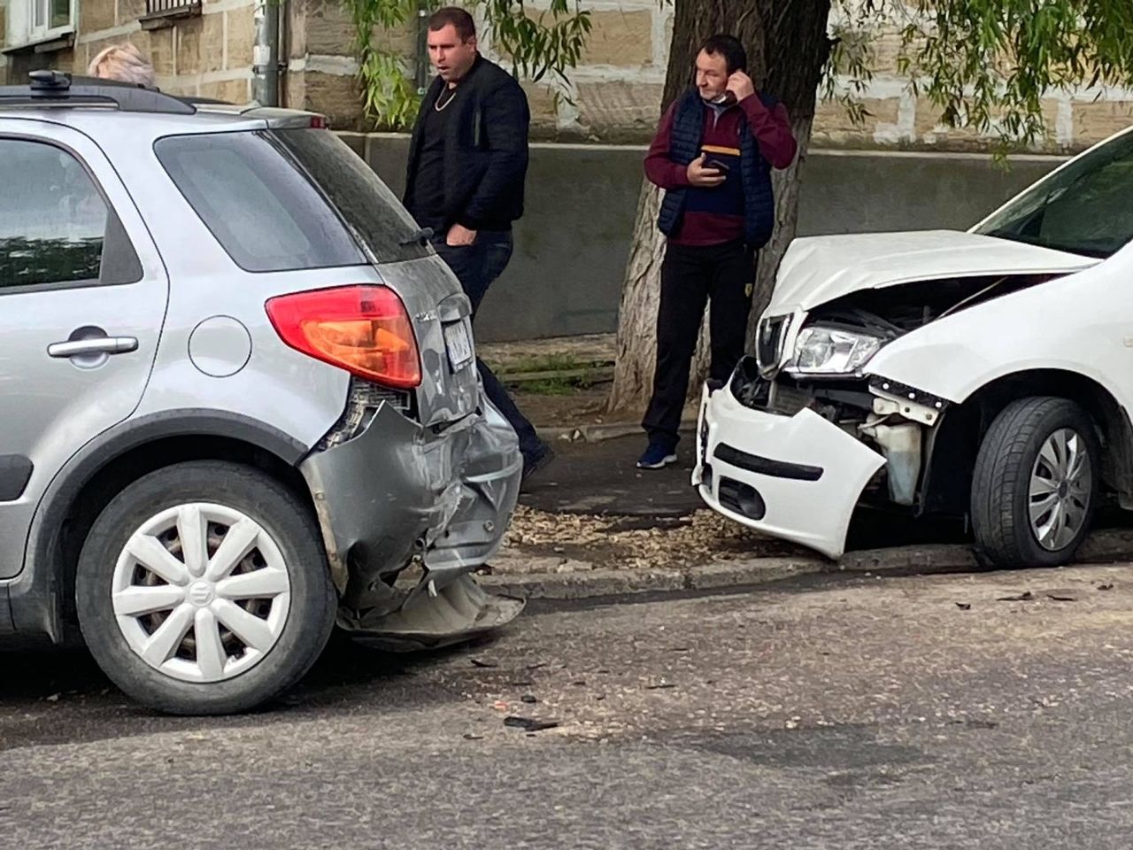 В столице произошло ДТП с участием трех автомобилей.