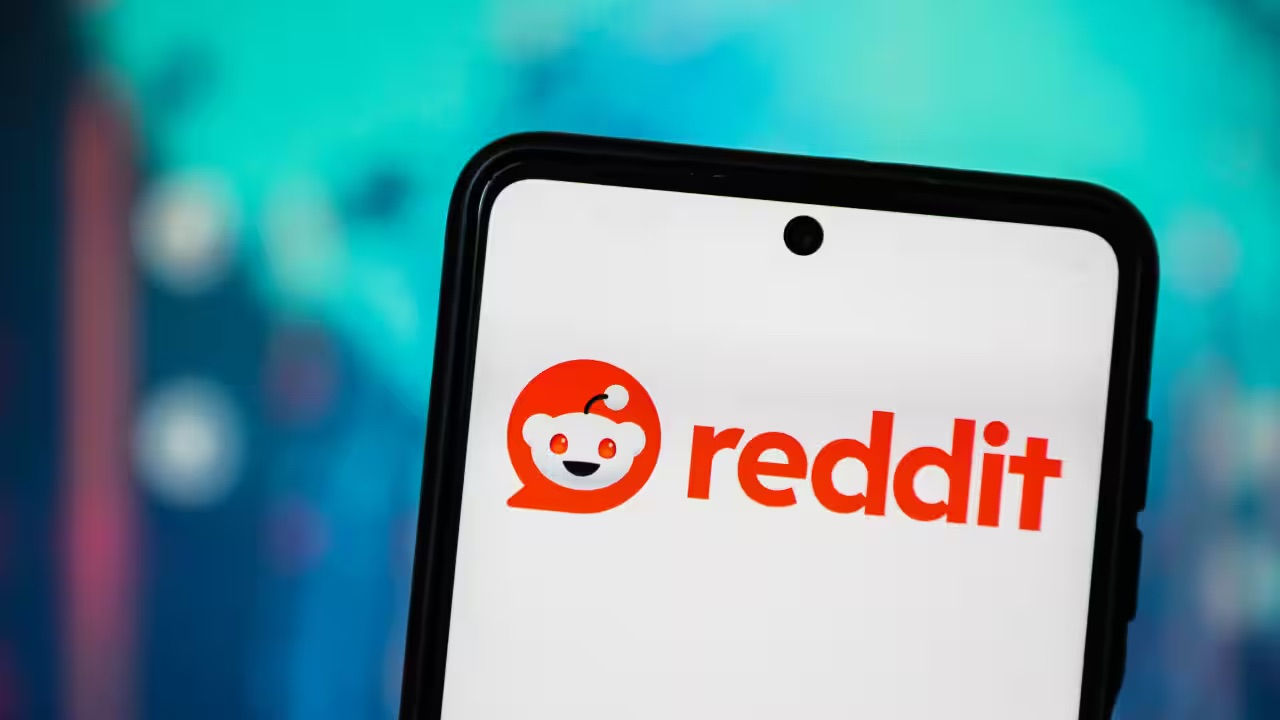 Reddit первым из платформ оспорил запрет соцсетей подросткам в Австралии.