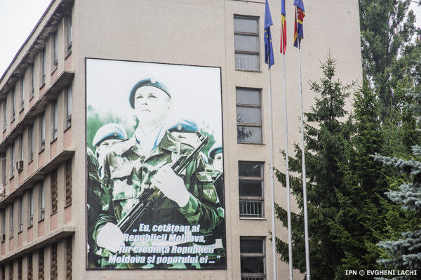 Тираспольские специальные силы и части ОГРВ провели совместные учения в связи с ликвидацией террористической опасности.