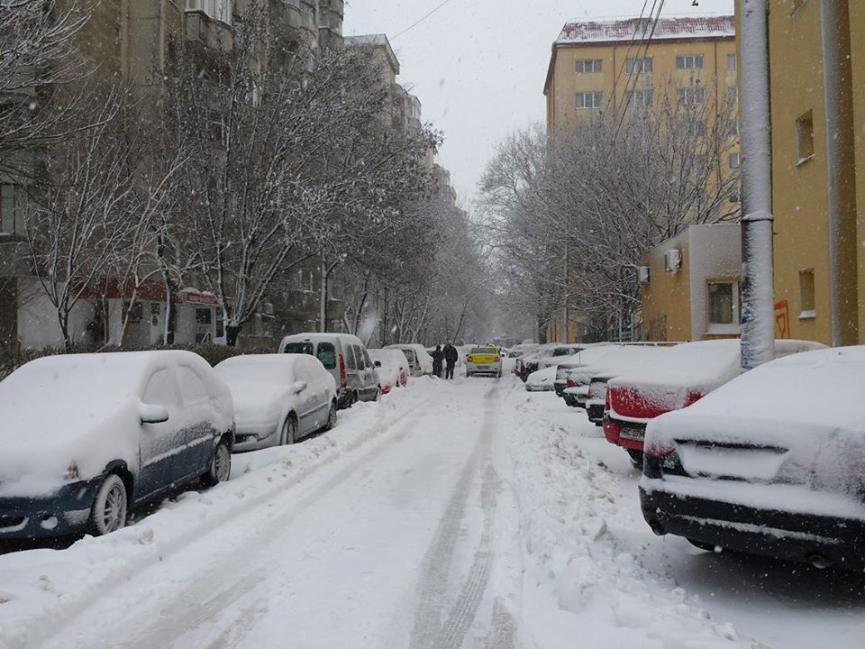 Primaria: Ac de cojoc șoferilor ce-și lasă mașinile pe marginea drumului