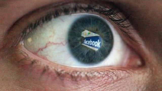 Facebook, funcţie nouă pentru identificarea utilizatorilor cu tendinţe de suicid.