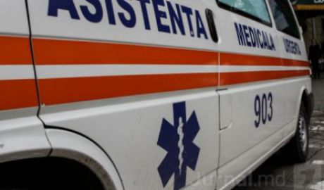 O maşină de marcă Volvo s-a tamponat cu o ambulanţă. Foto: jurnal.md