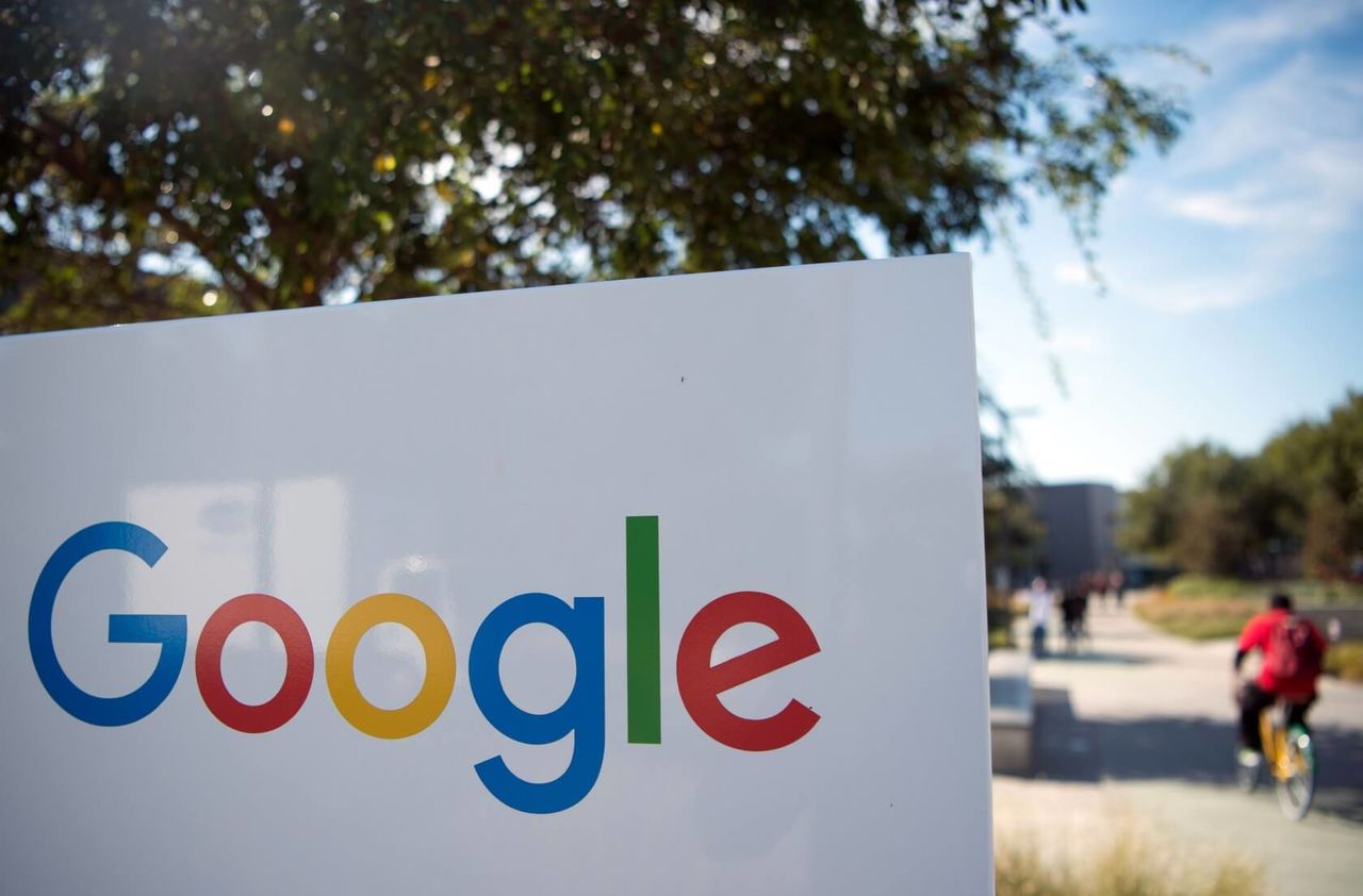 При работе Google Translate относил представителей технических профессий к мужскому роду в 71 проценте случаев, а к женскому — в четырех.