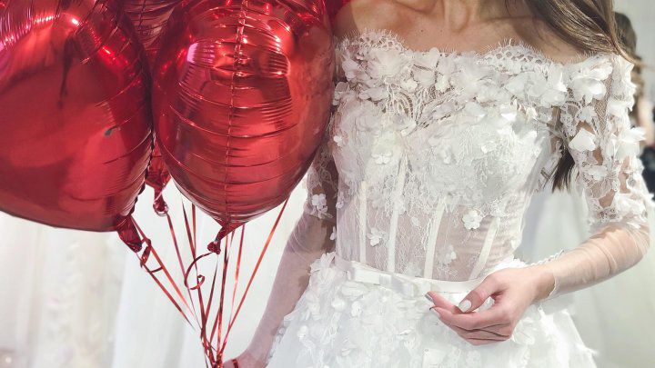 Designerii din Moldova propun rochii de mireasă inedite.