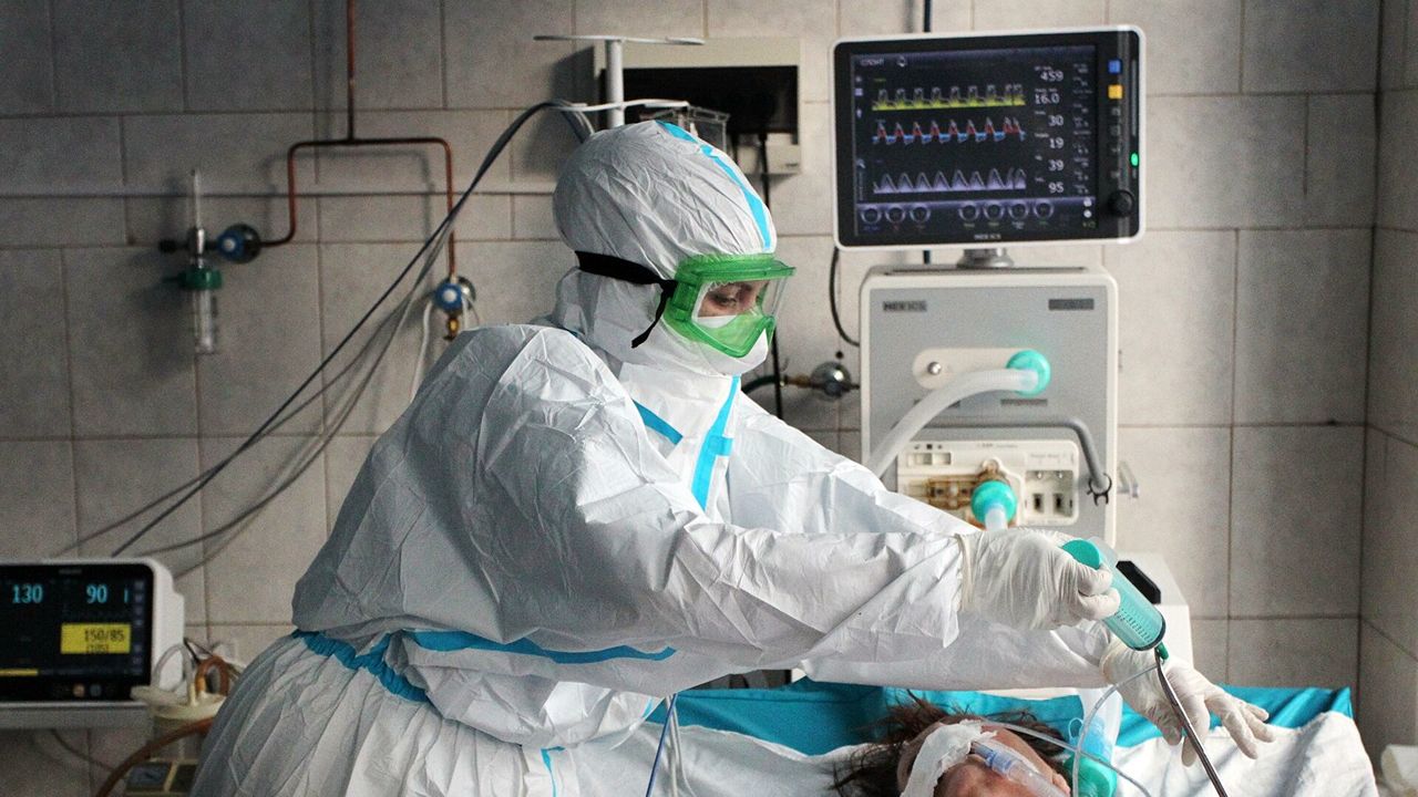 Названы самые частые осложнения COVID-19.