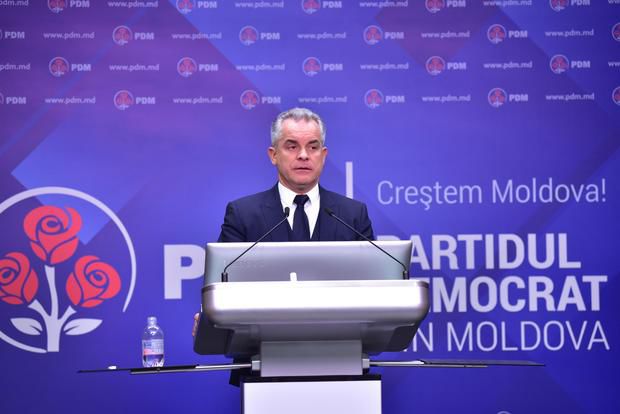 Cum Plahotniuc a închis gura jurnaliștilor cu muzică de fundal