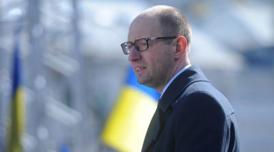 Premierul Arseni Iaţeniuk a cerut Ministerului Apărării şi Statului Major General să plaseze forţele armate ale Ucrainei în stare de alertă, ca urmare a situaţiei din estul ţării.