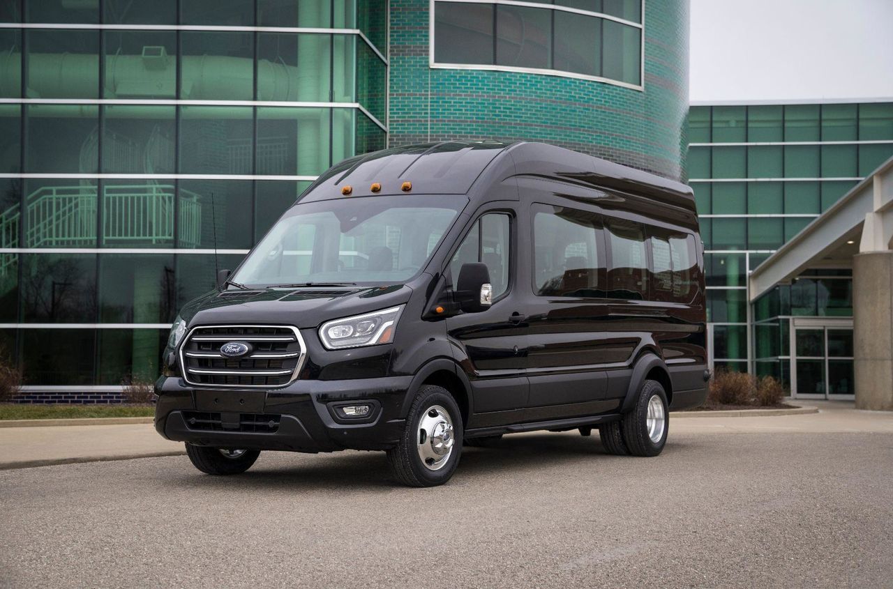 Ford анонсировал появление электрического Transit.