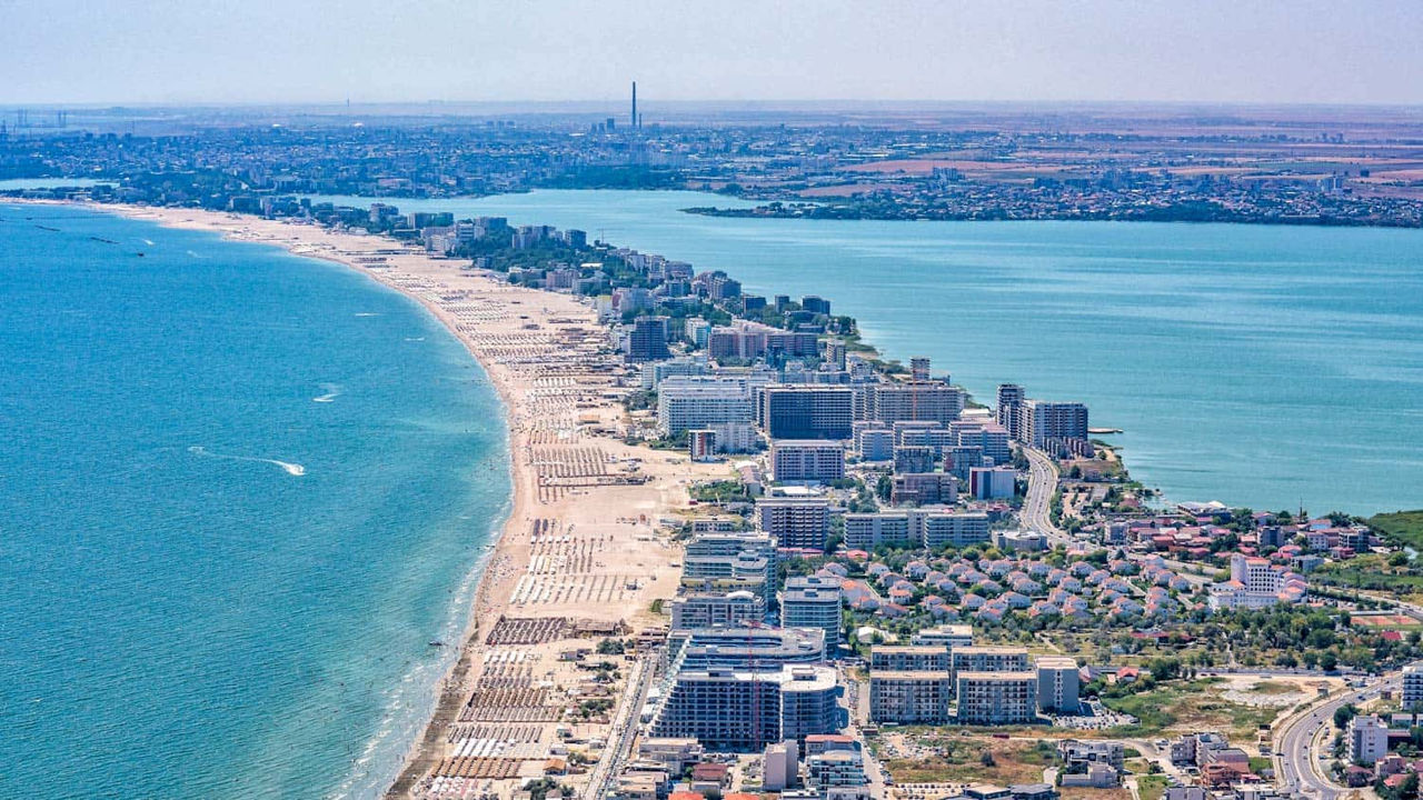 На элитном румынском курорте квартиры у моря продаются за 240 000 евро.