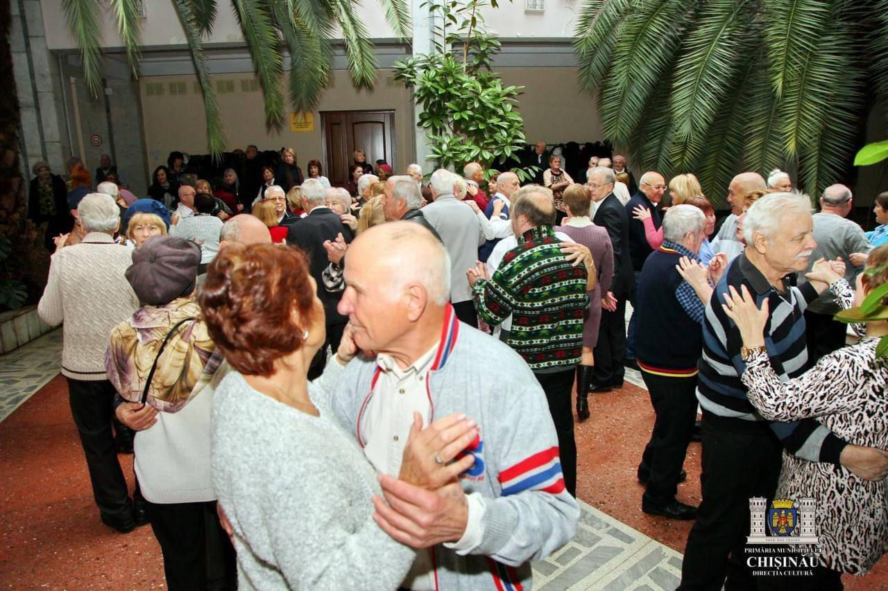 В Кишиневе продолжается проект "Диалог поколений".