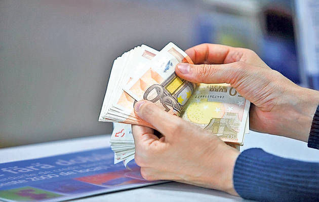 Mari bănci europene au ajuns în situaţia de a datora bani celor cărora le-au dat credite. Foto: libertatea.ro