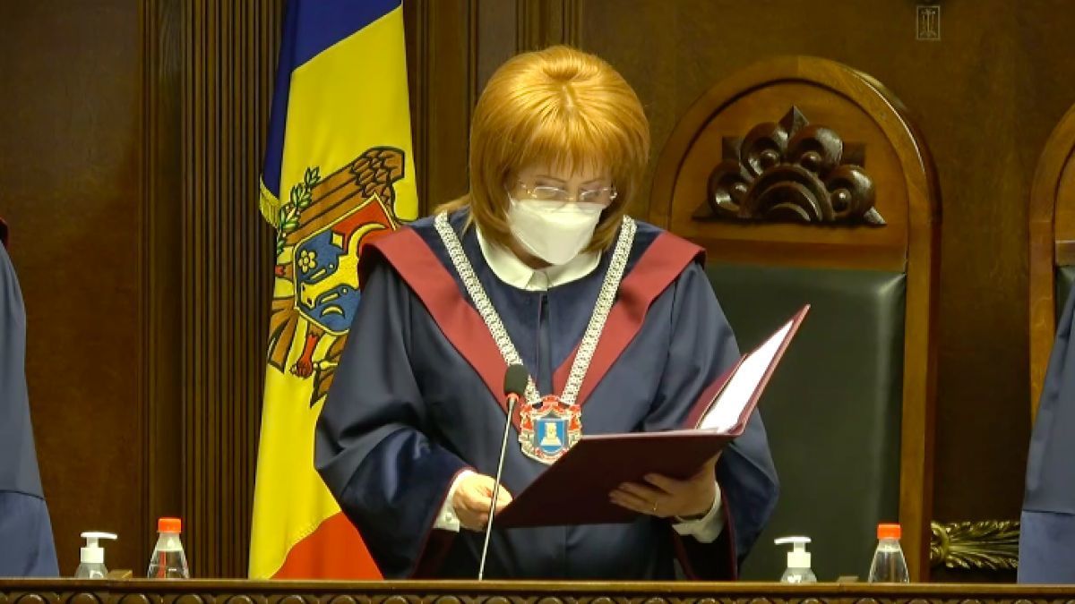 КС: Поправки к закону о фармацевтической деятельности неконституционны.