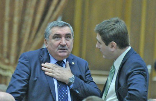 Хотиняну говорит, что никто его не покупал, и решение он принимал самостоятельно.   Фото: vedomosti.md