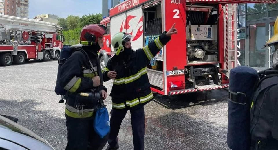 Incident la Spitalul din Ștefan Vodă: Un bărbat, salvat după ce a urcat pe un cablu.