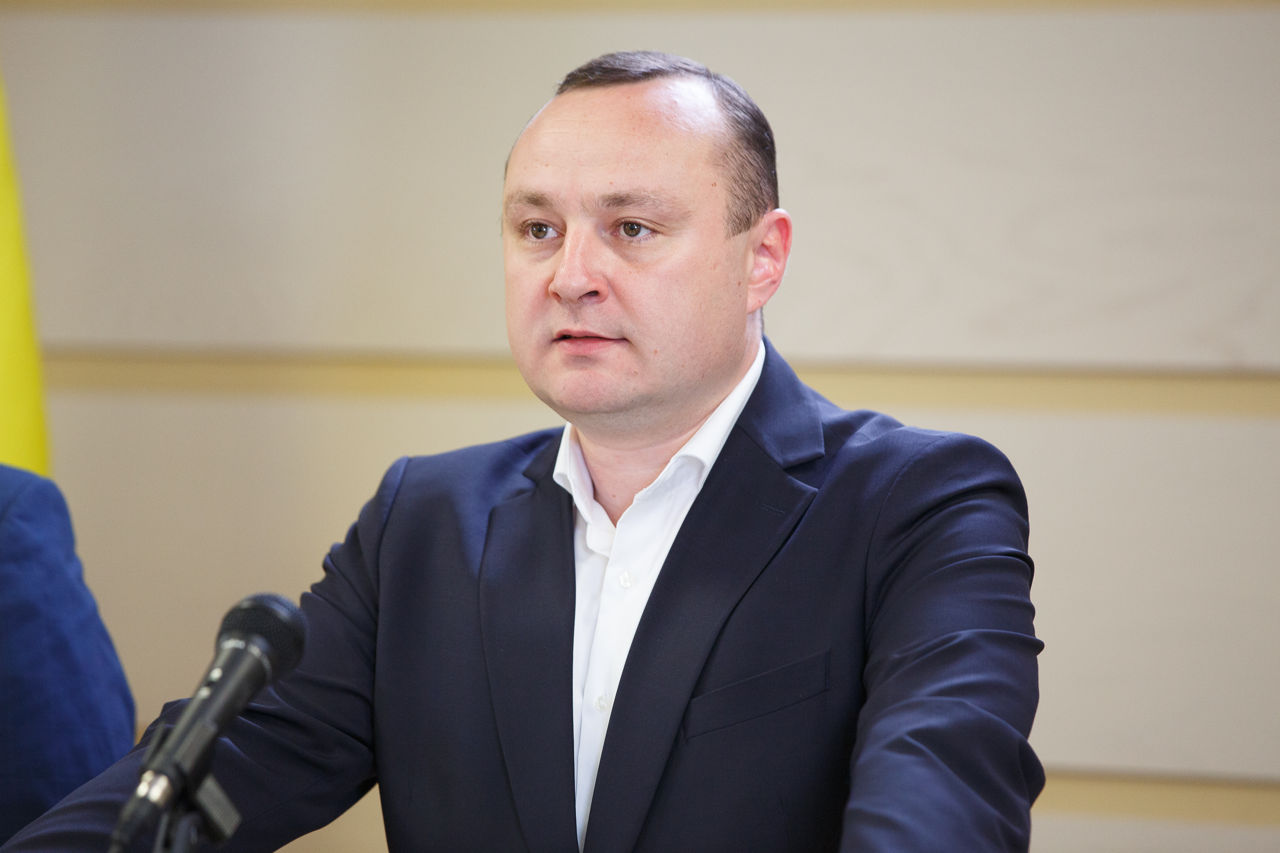 Депутат Блока коммунистов и социалистов Влад Батрынча.