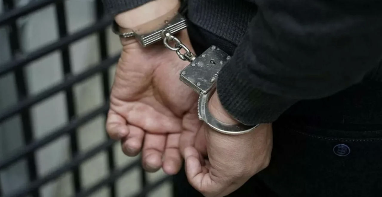 Un boschetar, arestat pentru 30 de zile: E acuzat de uciderea unui om fără adăpost într-un subsol.