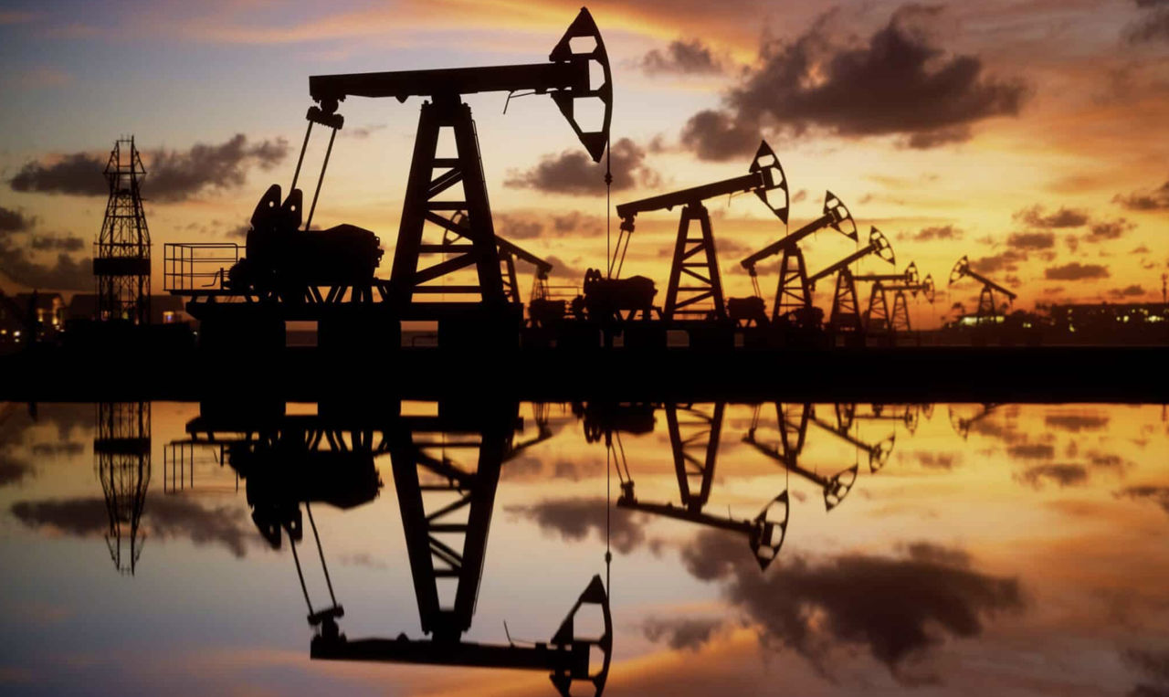 Нефть дорожает из-за ударов по Ирану.