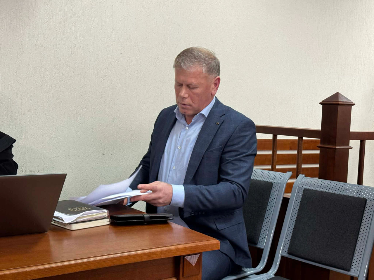 Fostul primar de Boldurești, acuzat că ar tergiversa procesul de judecată.