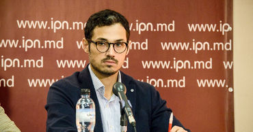 Политолог Дионис Ченушэ.