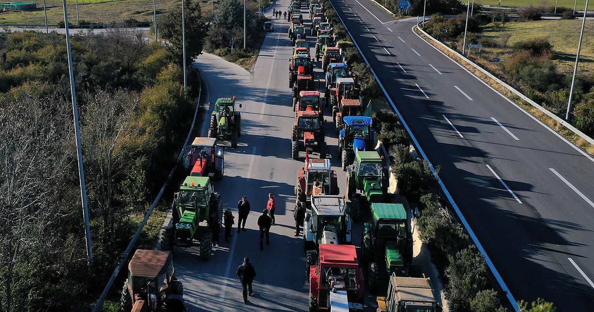 Moldovenii, îndemnați să evite călătoriile în Grecia din cauza protestelor fermierilor.