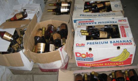 200 de sticle de divin au fost cumpărate din Tiraspol şi aduse ilegal în Republica Moldova. Foto: jurnal.md