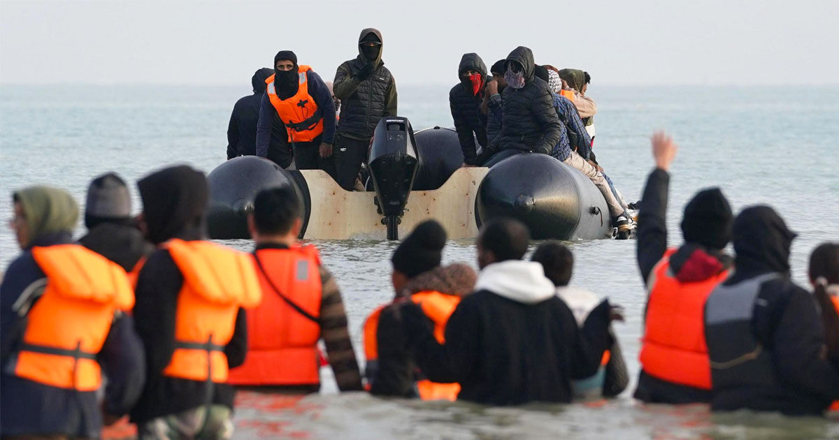 Marea Britanie pierde controlul asupra migrației: Fluxul actual este deja mai mare decât cel din SUA.