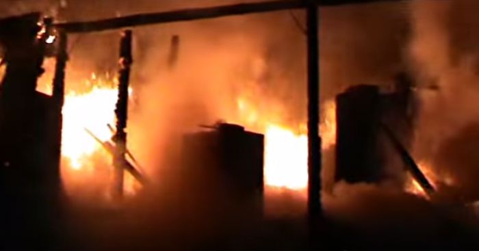 Incendiu în satul Bravicea. Foto: captură youtube.com