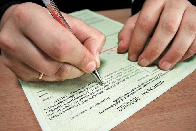 Rusia a redus preţul la poliţa „Carte Verde” pentru intrarea mijloacelor de transport în Moldova cu aproximativ 23 la sută. Foto: noi.md