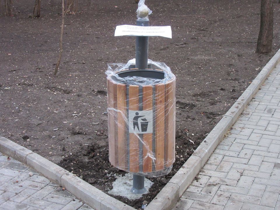 Care este prețul unui coș de gunoi instalat în Parcul Central din Capitală