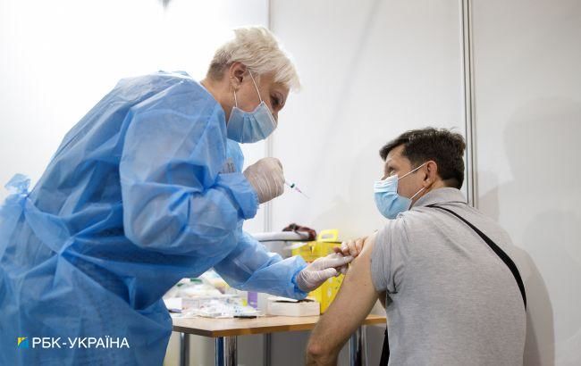 В ЕС выявили новый побочный эффект после прививки вакциной AstraZeneca.