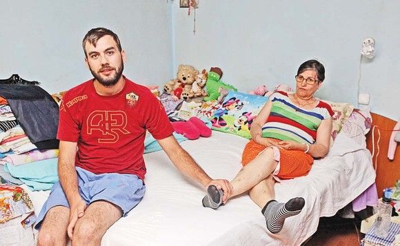 Şi-a salvat fiul din ghearele drogurilor, dar s-a îmbolnăvit ea. Foto: click.ro