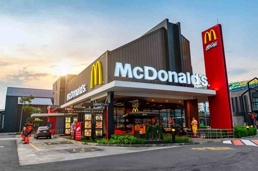 Сотрудники McDonald's в США выйдут на забастовку.