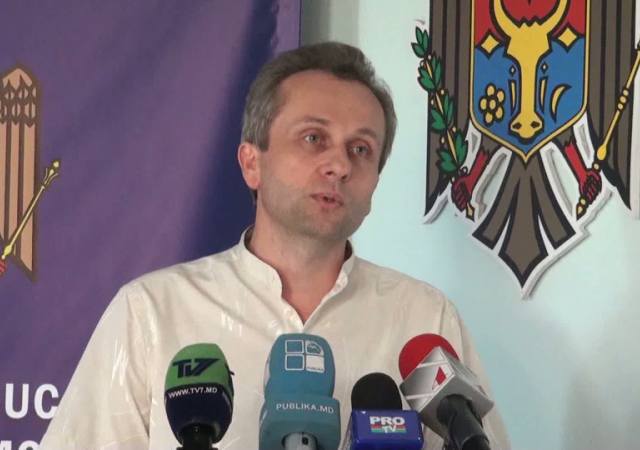 Тем не менее, минпросвет считает, что "экзамен по иностранному языку прошел без серьезных инцидентов".