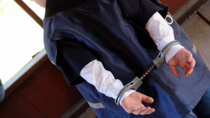Un minor și-a ucis în bătaie tatăl după ce au băut împreună de Revelion.