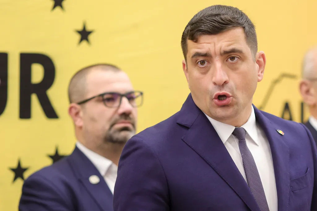 AUR cere anularea interdicţiei de intrare în Moldova pentru George Simion.