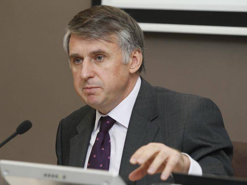 Domnului Sturza întotdeauna-i place să se urce pe ‘calul bălan’. Las să vină să muncească, ca mine, 26 de ani.