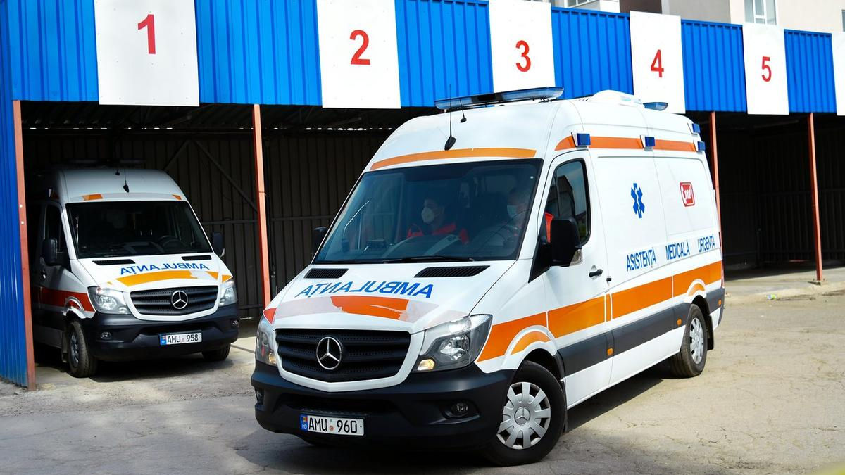 Un tânăr din Capitală, salvat după ce ar fi încercat să își pună capăt zilelor cu pastile.