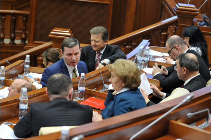 ПСРМ покинула зал заседаний парламента в знак протеста.